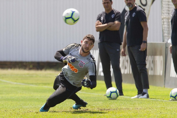 Caíque inicia preparação para duelo contra o Goiás