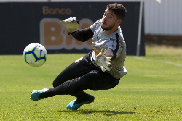 Caíque inicia preparação para duelo contra o Goiás