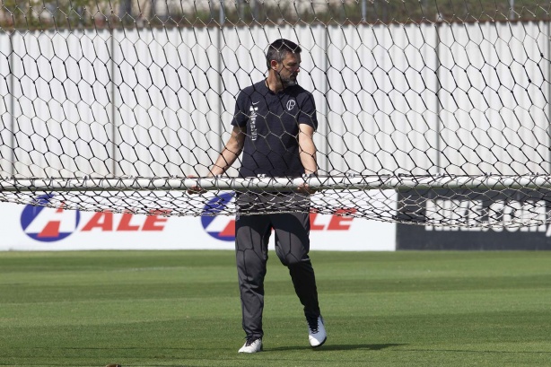 Cuca inicia preparação para duelo contra o Goiás