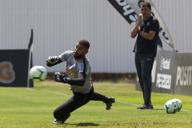 Goleiro Filipe inicia preparação para duelo contra o Goiás