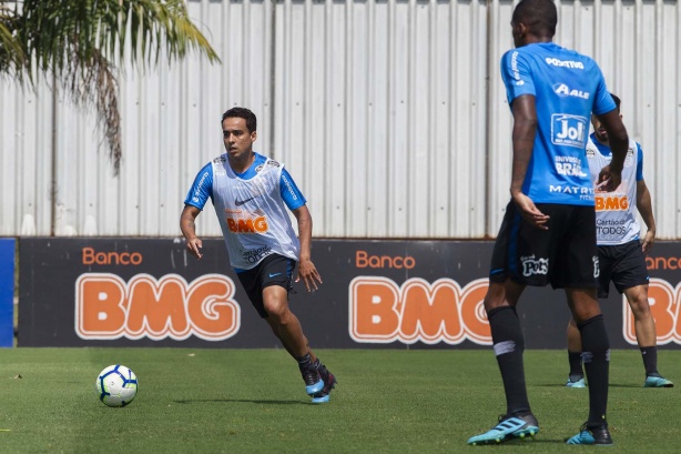 Jadson inicia preparação para duelo contra o Goiás