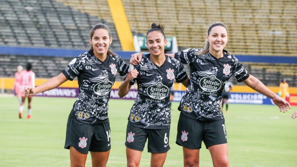 Millene, Juliete e Crivelari no jogo contra o Club Ñañas, na estreia da Libertadores Feminina