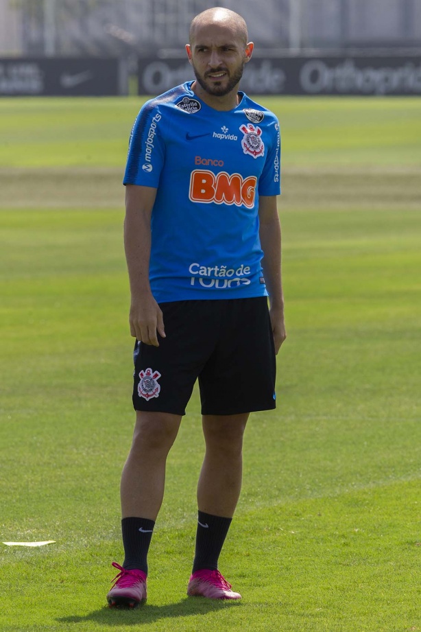 Régis inicia preparação para duelo contra o Goiás