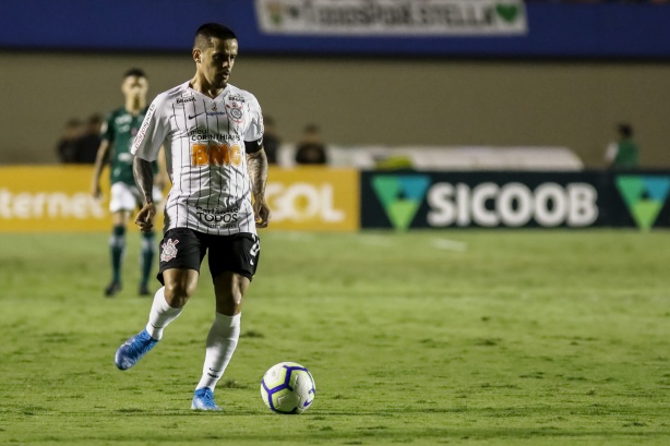 Fagner durante o empate com o Goiás pelo Brasileiro