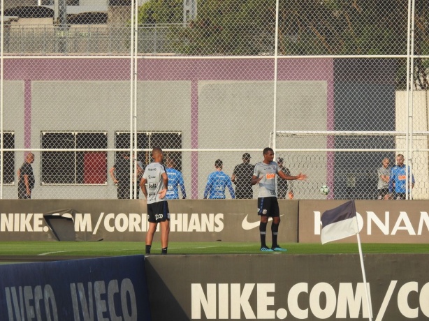 Marllon e Joo Victor fizeram trabalhos especficos no CT do Corinthians