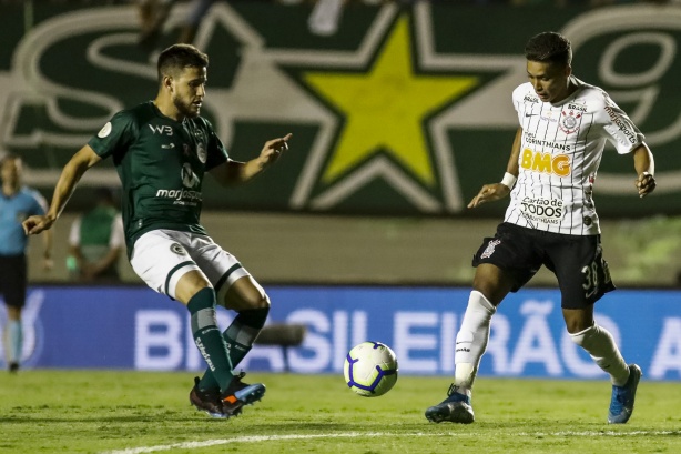 Pedrinho durante o empate contra o Goiás