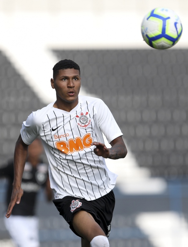 Antony durante o jogo contra o Botafogo, pelo Brasileiro ...