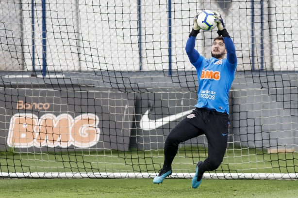Caíque França no último treino do Corinthians antes do jogo contra o Goiás