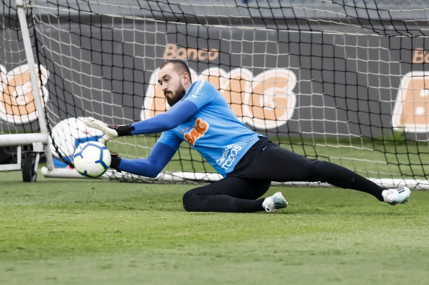 Walter no último treino do Corinthians antes do jogo contra o Goiás
