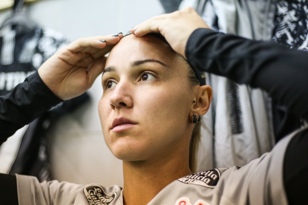 Crivelari no vestiário antes do jogo contra o Libertad/Limpeño pela Libertadores Feminina