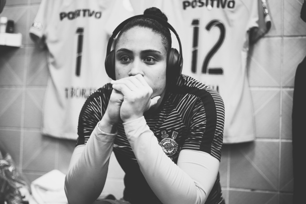 Lelê no vestiário antes do jogo contra o Libertad/Limpeño pela Libertadores Feminina 2019