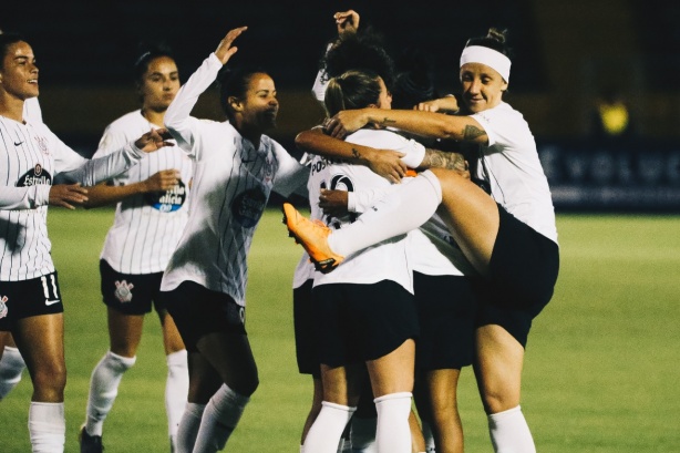 Corinthians Feminino durante goleada sobre América de Cali ...