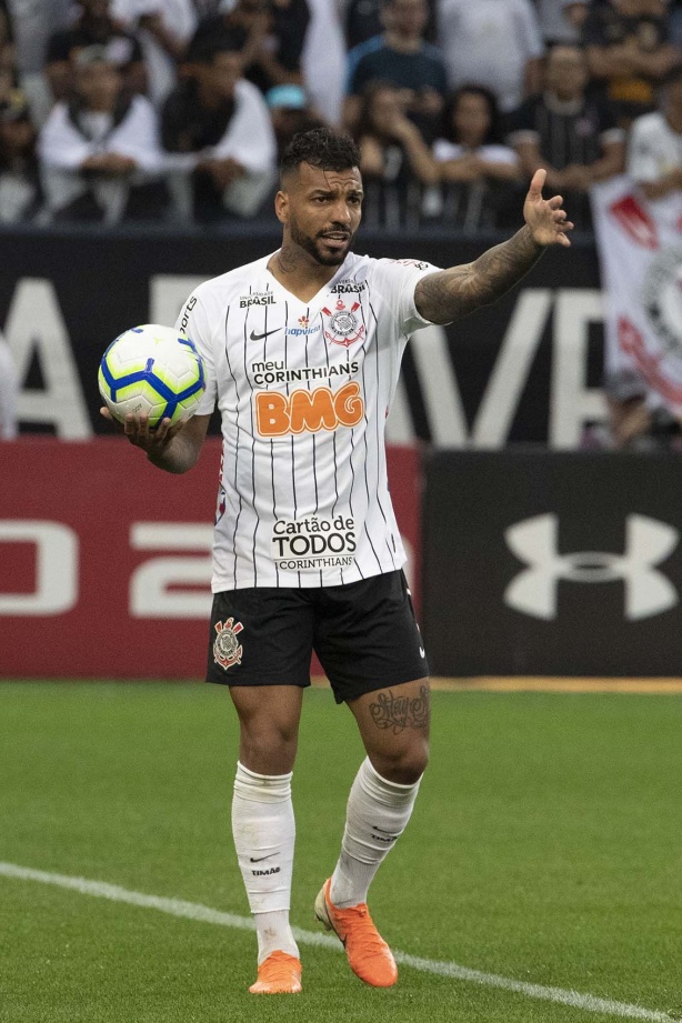 Michel durante jogo contra o Santos, na Arena Corinthians, pelo Brasileirão
