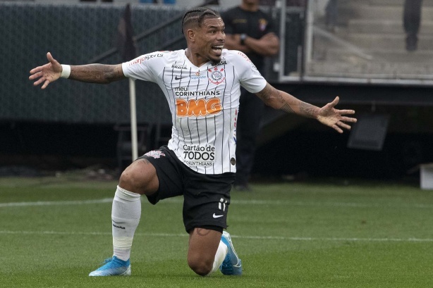 Urso durante jogo contra o Santos, na Arena Corinthians, pelo Brasileirão