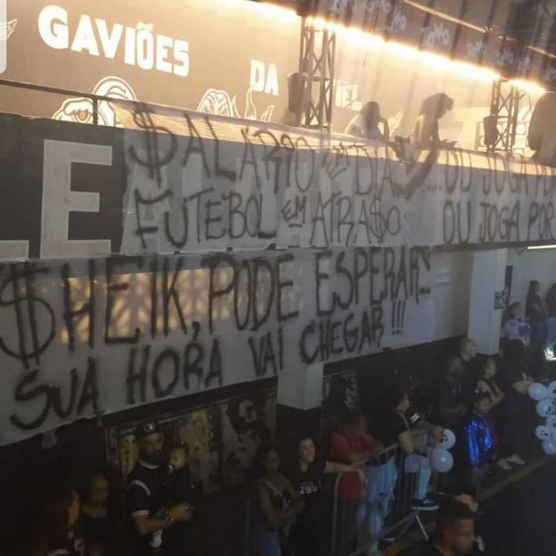 Gaviões da Fiel protesta contra Sheik