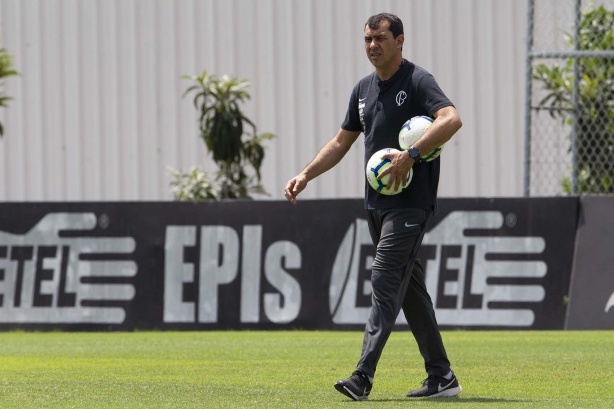 Carille no último treino antes do duelo contra o Flamengo, pelo Brasileirão