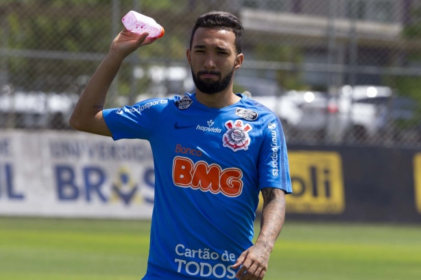 Clayson no último treino antes do duelo contra o Flamengo, pelo Brasileirão