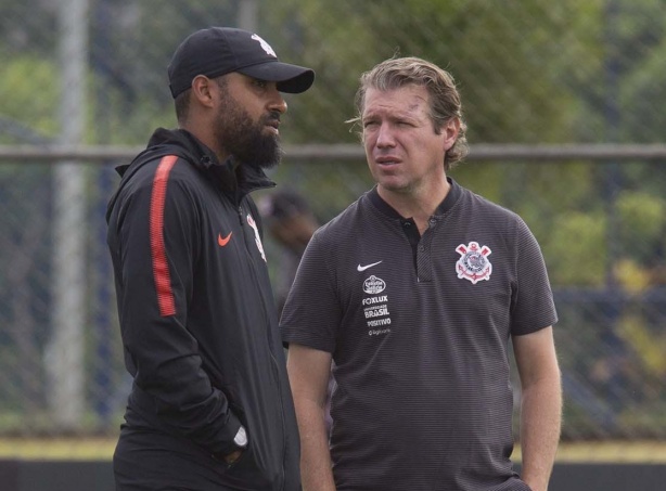 Coelho, técnico do Sub-20, ficará no banco de reservas diante do Fortaleza; Anselmo Sbragia pode reassumir a chefia da preparação física em caso de saída de Walmir Cruz