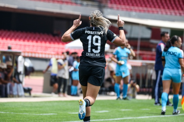 Crivelari comemora seu gol contra o São Paulo, pelo Paulista Feminino