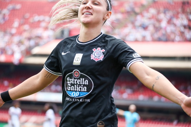 Crivelari comemorando seu gol contra o São Paulo, pelo Campeonato Paulista Feminino