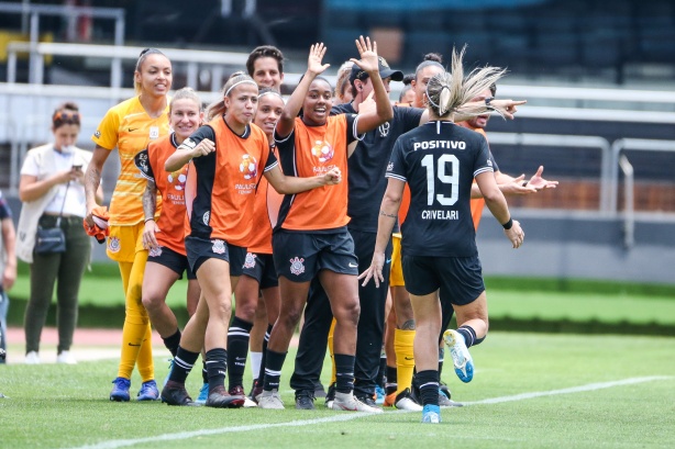 Elenco do Timão feminino durante vitória sobre o São Paulo, pelo Paulista da categoria