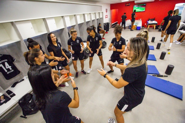 Jogadoras do Corinthians no vestiário antes do jogo contra o São Paulo, pela final do Paulista