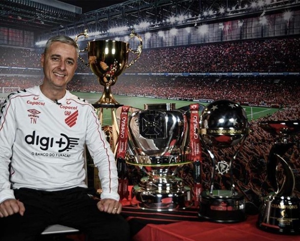 Conheca Mais Sobre Tiago Nunes Nome Mais Especulado Para Assumir O Comando Do Corinthians