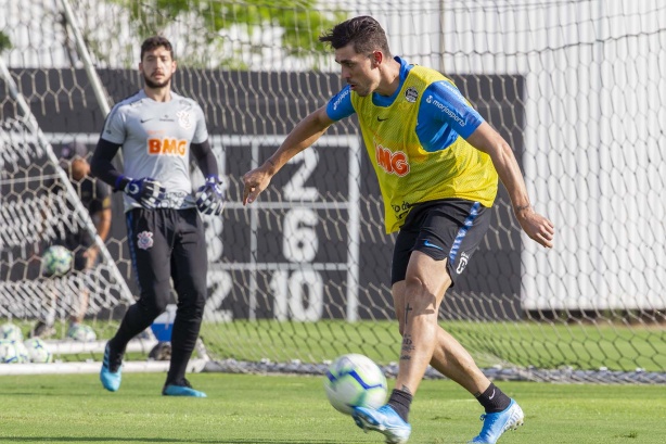 Caíque e Avelar durante primeiro treino comandado por Dyego Coelho, no CT Joaquim Grava