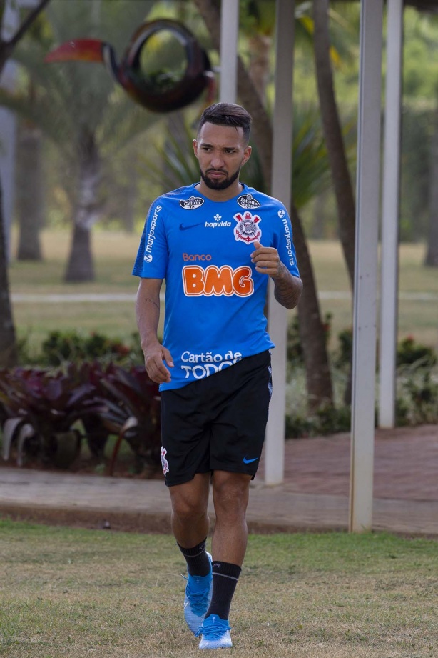 Clayson durante primeiro treino comandado por Dyego Coelho, no CT Joaquim Grava