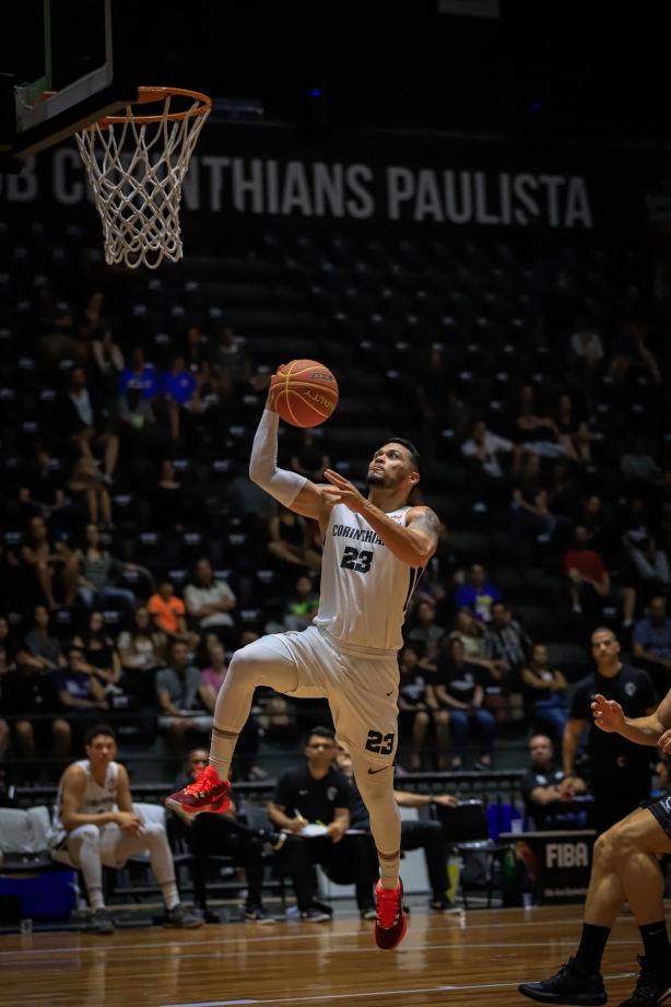 Corinthians enfrenta o Botafogo pelo NBB