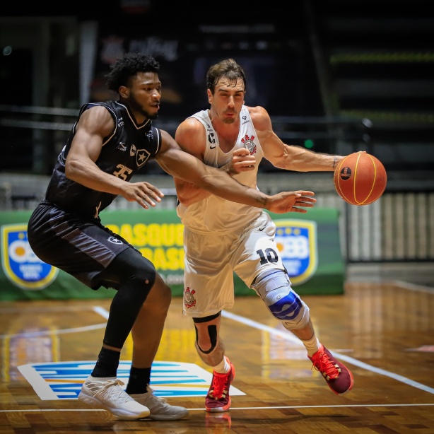 Corinthians enfrenta o Botafogo pelo NBB