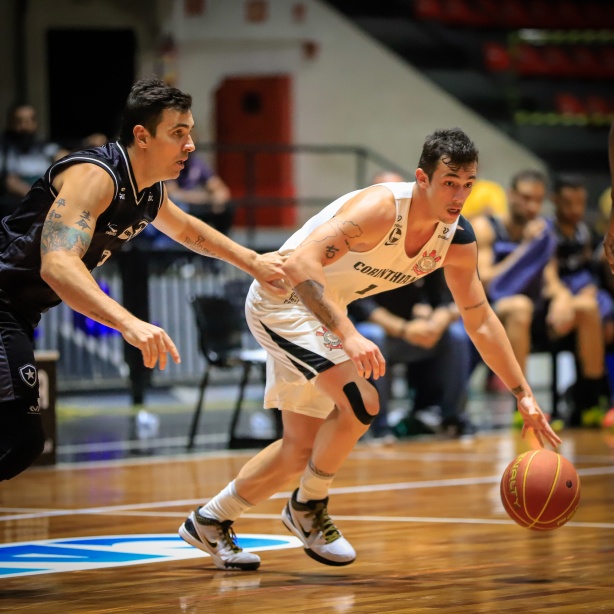 Corinthians enfrenta o Botafogo pelo NBB