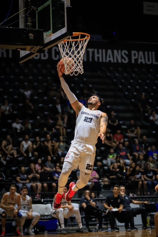 Corinthians enfrenta o Botafogo pelo NBB