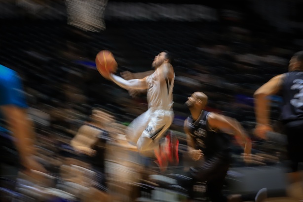 Corinthians enfrenta o Botafogo pelo NBB