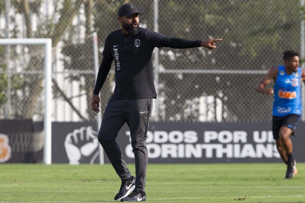 Dyego Coelho durante primeiro treino no CT Joaquim Grava