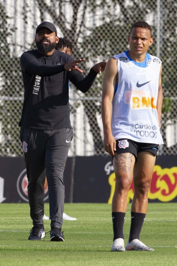 Dyego Coelho e Janderson durante primeiro treino comandado por Dyego Coelho, no CT Joaquim Grava