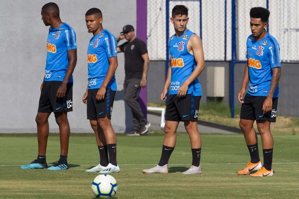 Elenco do Timão durante primeiro treino comandado por Dyego Coelho, no CT Joaquim Grava
