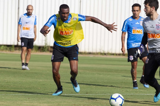 Marllon durante primeiro treino comandado por Dyego Coelho, no CT Joaquim Grava