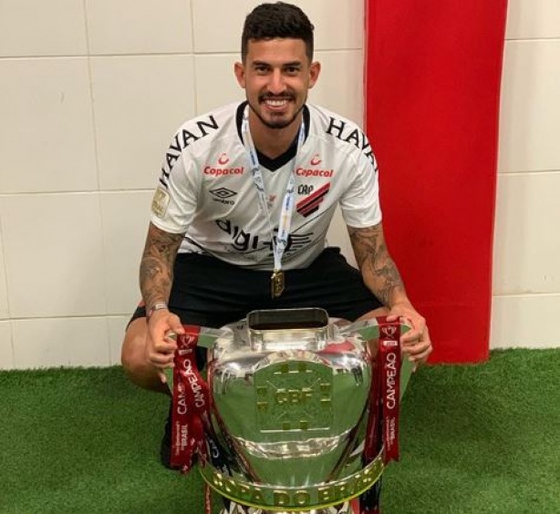 Pedro Henrique foi campeo da Copa do Brasil no Athletico-PR