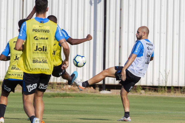 Régis durante primeiro treino comandado por Dyego Coelho, no CT Joaquim Grava