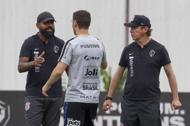 Coelho, Boselli e Anselmo finalizam atividades para enfrentar o Fortaleza, pelo Brasileirão