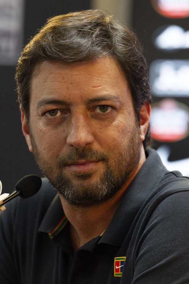 Duílio durante coletiva após o treino de terça-feira, no CT