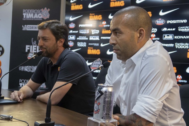 Duílio e Emerson Sheik na coletiva após o treino desta terça-feira no CT