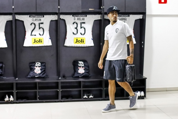Gabriel no vestiário antes do jogo contra o CSA, pelo Brasileirão