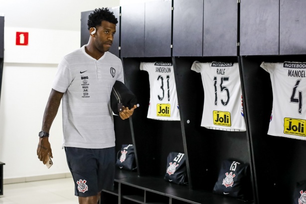 Gil no vestiário antes do jogo contra o CSA, pelo Brasileirão