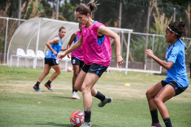 Jogadoras do Corinthians Feminino realizam treinamento no CT da base