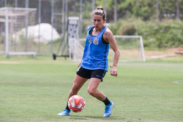 Jogadoras do Corinthians Feminino realizam treinamento no CT da base
