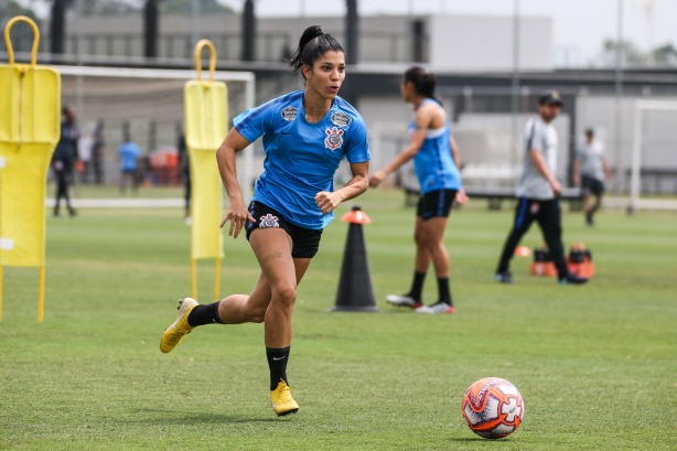Jogadoras do Corinthians Feminino realizam treinamento no CT da base