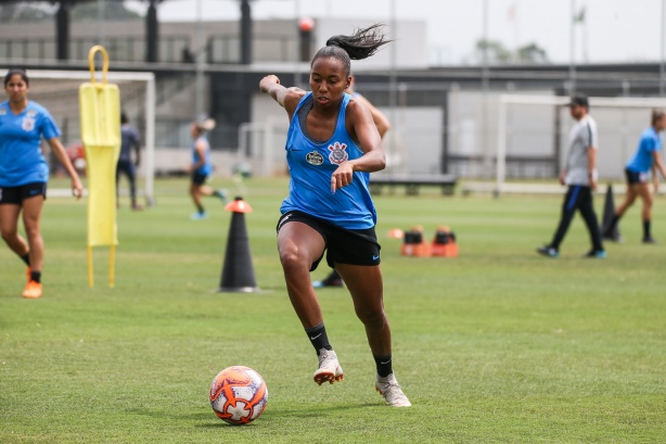 Jogadoras do Corinthians Feminino realizam treinamento no CT da base