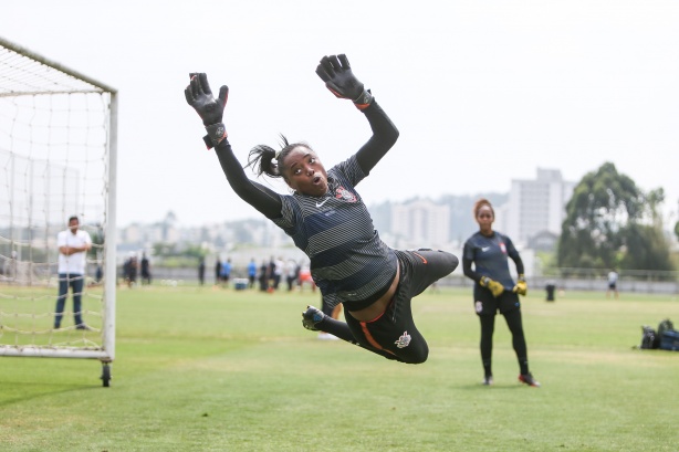 Jogadoras do Corinthians Feminino realizam treinamento no CT da base
